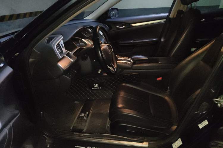 Used Honda Civic 2016 220TURBO CVT Prestige Edition Driver Seat