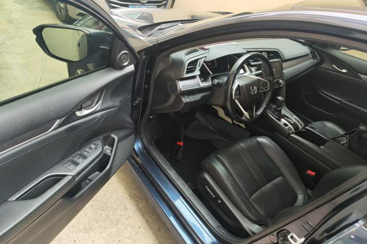Used Honda Civic 2016 220TURBO CVT Prestige Edition Driver Seat