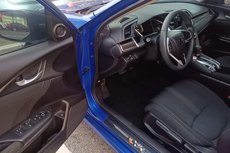 Used Honda Civic 2016 220TURBO CVT Luxury Edition Driver Seat