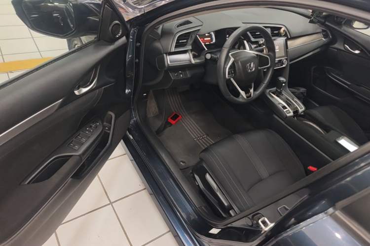 Used Honda Civic 2016 220TURBO CVT Luxury Edition Driver Seat