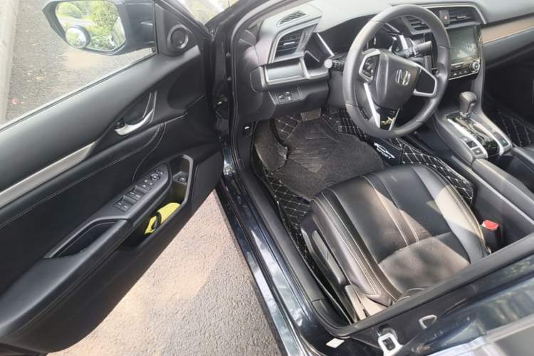 Used Honda Civic 2016 220TURBO CVT Luxury Edition Driver Seat