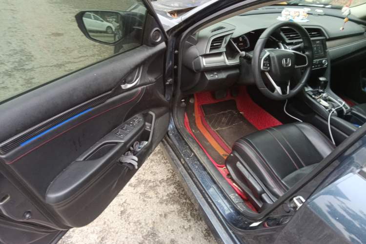 Used Honda Civic 2016 220TURBO CVT Luxury Edition Driver Seat