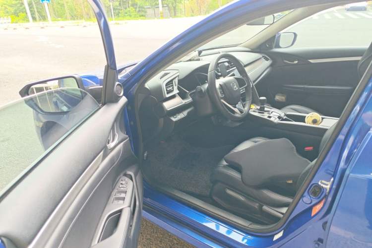 Used Honda Civic 2016 220TURBO Manual Luxury Edition Driver Seat