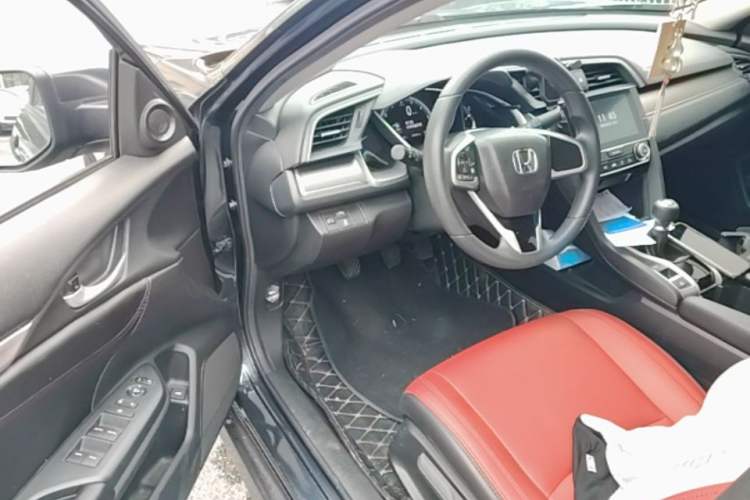Used Honda Civic 2016 220TURBO Manual Luxury Edition Driver Seat