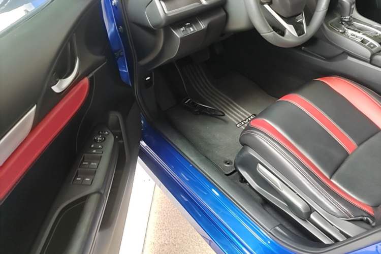 Used Honda Civic 2016 220TURBO CVT Luxury Edition Driver Seat