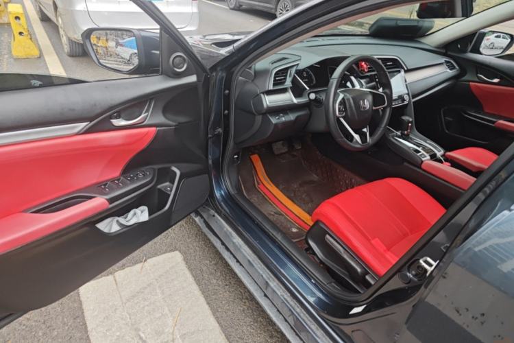 Used Honda Civic 2016 220TURBO CVT Luxury Edition Driver Seat