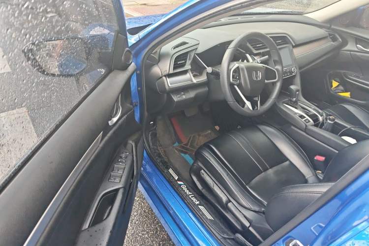 Used Honda Civic 2016 220TURBO CVT Luxury Edition Driver Seat
