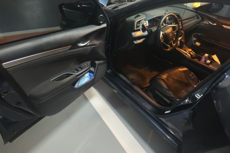 Used Honda Civic 2016 220TURBO CVT Luxury Edition Driver Seat
