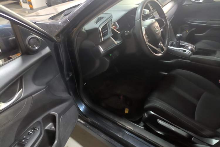 Used Honda Civic 2016 220TURBO Manual Luxury Edition Driver Seat