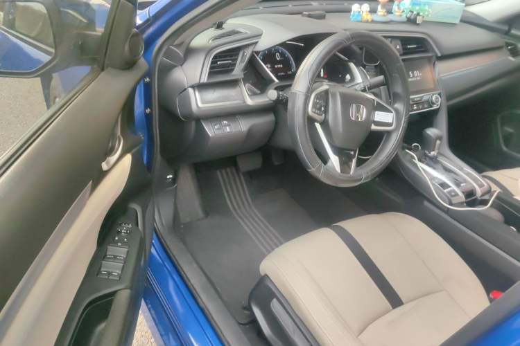 Used Honda Civic 2016 220TURBO CVT Luxury Edition Driver Seat