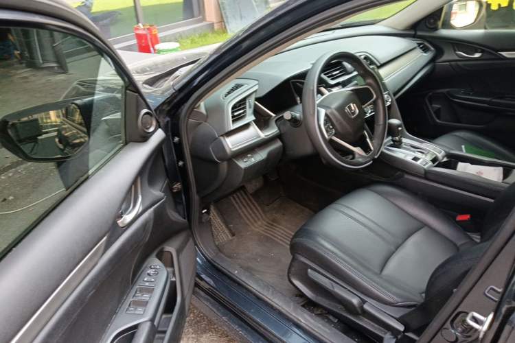 Used Honda Civic 2016 220TURBO CVT Luxury Edition Driver Seat