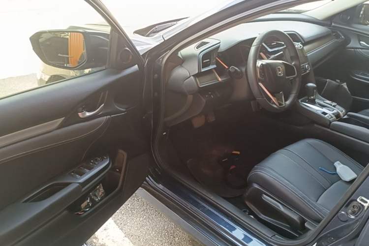 Used Honda Civic 2016 220TURBO CVT Luxury Edition Driver Seat