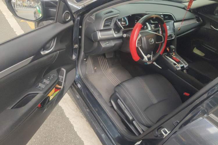 Used Honda Civic 2016 220TURBO CVT Luxury Edition Driver Seat