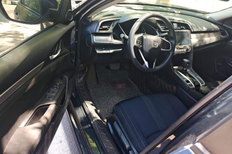 Used Honda Civic 2016 220TURBO CVT Luxury Edition Driver Seat