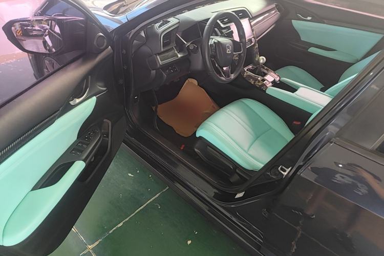 Used Honda Civic 2016 220TURBO Manual Luxury Edition Driver Seat