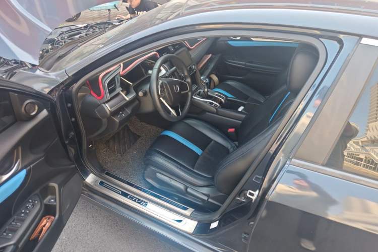 Used Honda Civic 2016 220TURBO Manual Luxury Edition Driver Seat