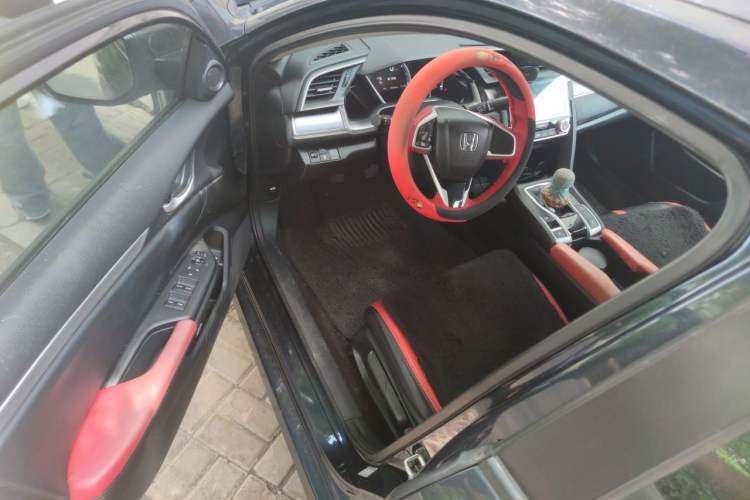 Used Honda Civic 2016 220TURBO Manual Luxury Edition Driver Seat