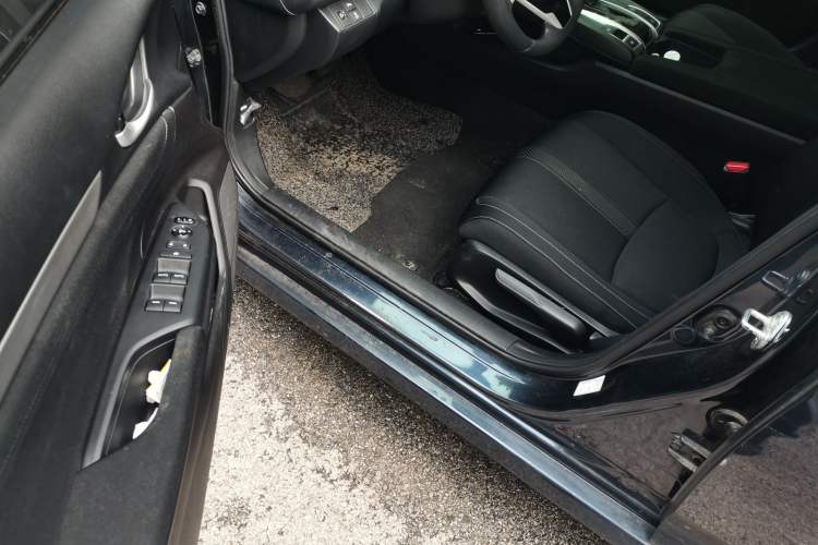 Used Honda Civic 2016 220TURBO CVT Luxury Edition Driver Seat