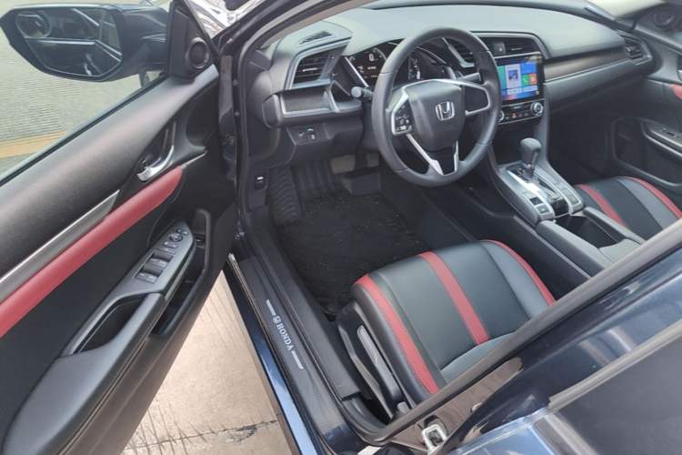 Used Honda Civic 2016 220TURBO CVT Luxury Edition Driver Seat