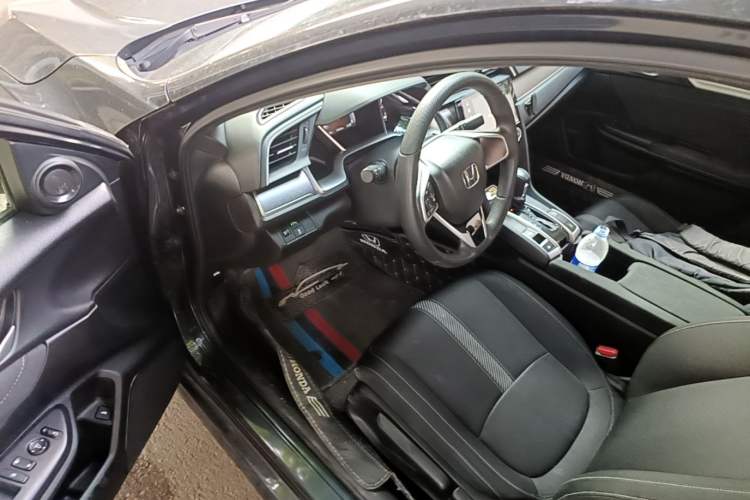Used Honda Civic 2016 220TURBO CVT Luxury Edition Driver Seat
