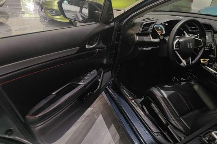 Used Honda Civic 2016 220TURBO CVT Luxury Edition Driver Seat