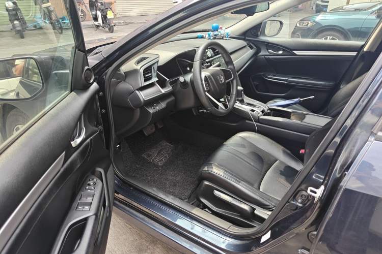 Used Honda Civic 2016 220TURBO CVT Luxury Edition Driver Seat