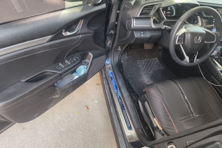 Used Honda Civic 2016 220TURBO CVT Luxury Edition Driver Seat