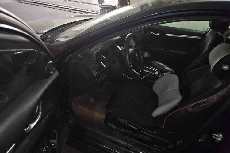 Used Honda Civic 2016 220TURBO CVT Luxury Edition Driver Seat