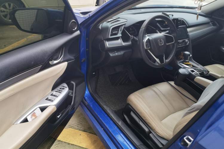 Used Honda Civic 2016 220TURBO CVT Luxury Edition Driver Seat