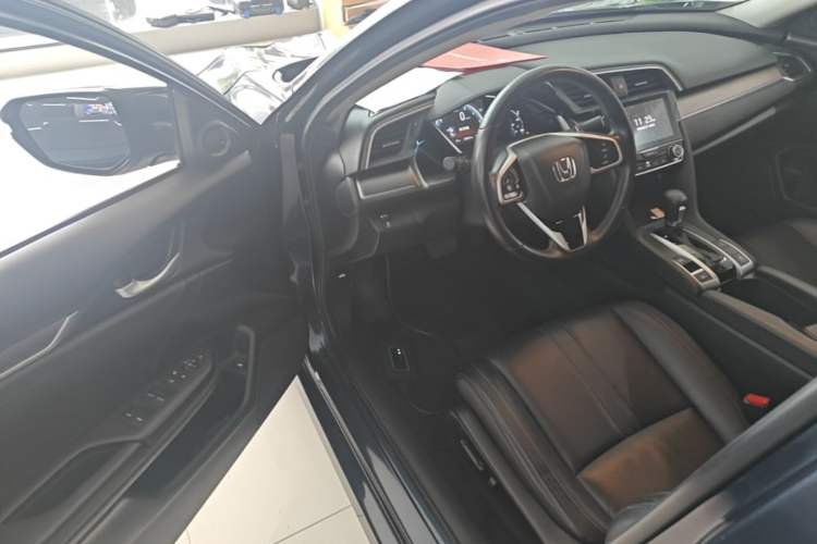 Used Honda Civic 2016 220TURBO CVT Prestige Edition Driver Seat
