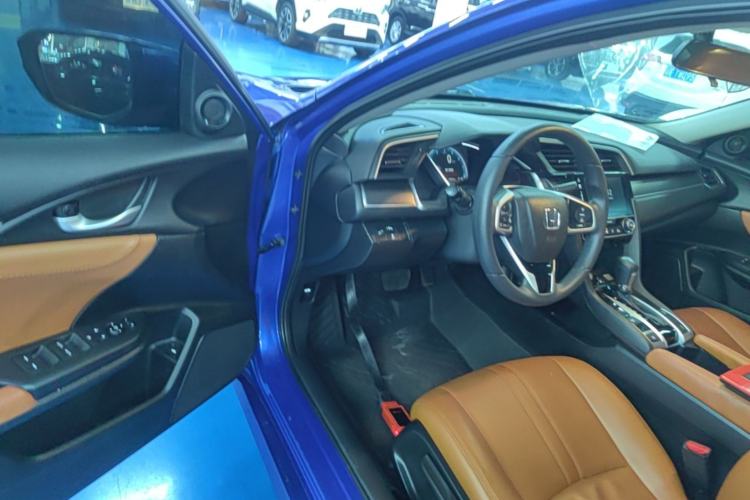 Used Honda Civic 2016 220TURBO CVT Luxury Edition Driver Seat