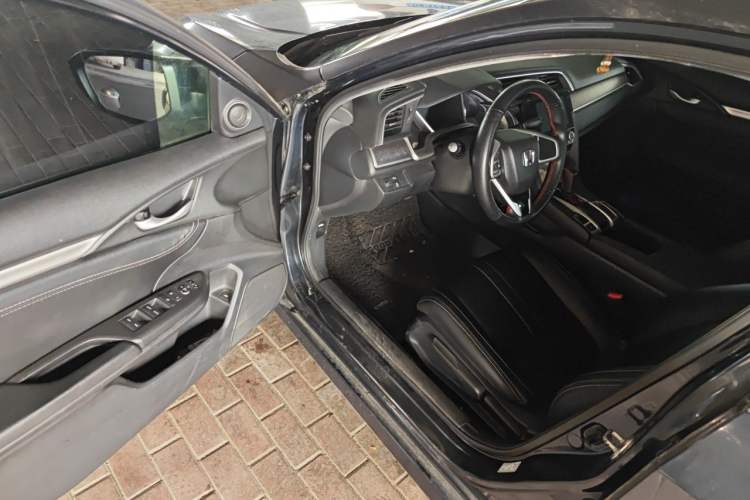 Used Honda Civic 2016 220TURBO CVT Luxury Edition Driver Seat