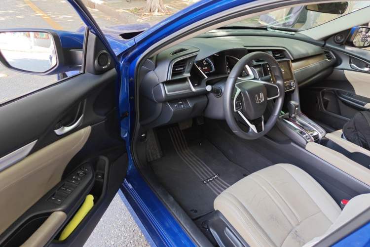 Used Honda Civic 2016 220TURBO CVT Luxury Edition Driver Seat