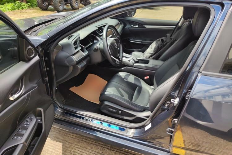 Used Honda Civic 2016 220TURBO CVT Prestige Edition Driver Seat