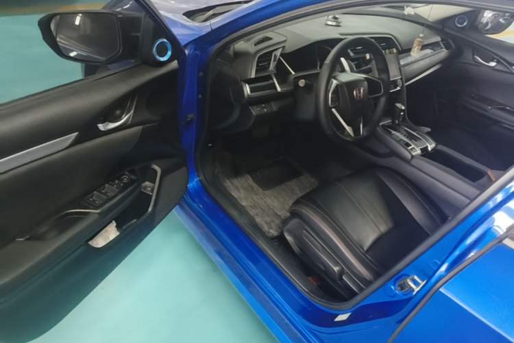Used Honda Civic 2016 220TURBO CVT Luxury Edition Driver Seat