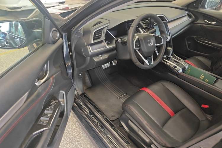 Used Honda Civic 2016 220TURBO CVT Luxury Edition Driver Seat
