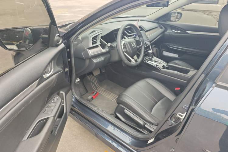Used Honda Civic 2016 220TURBO CVT Luxury Edition Driver Seat