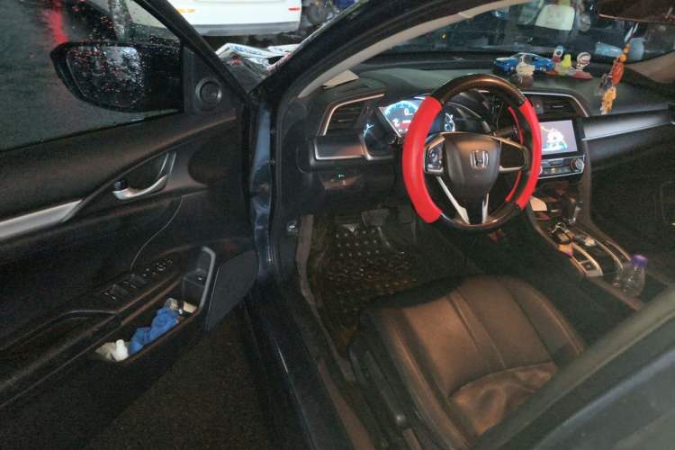 Used Honda Civic 2016 220TURBO CVT Luxury Edition Driver Seat