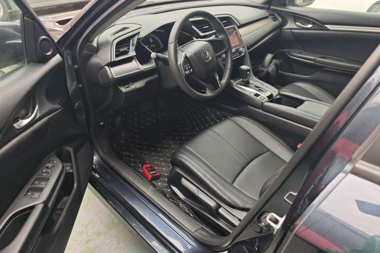 Used Honda Civic 2016 220TURBO CVT Luxury Edition Driver Seat