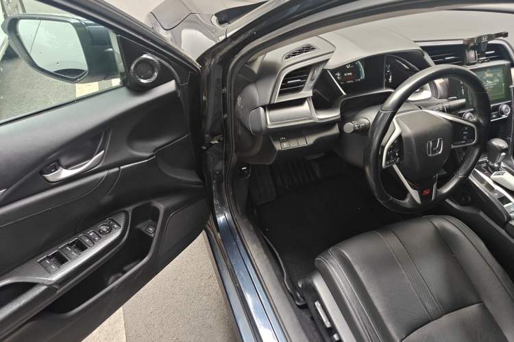 Used Honda Civic 2016 220TURBO CVT Prestige Edition Driver Seat