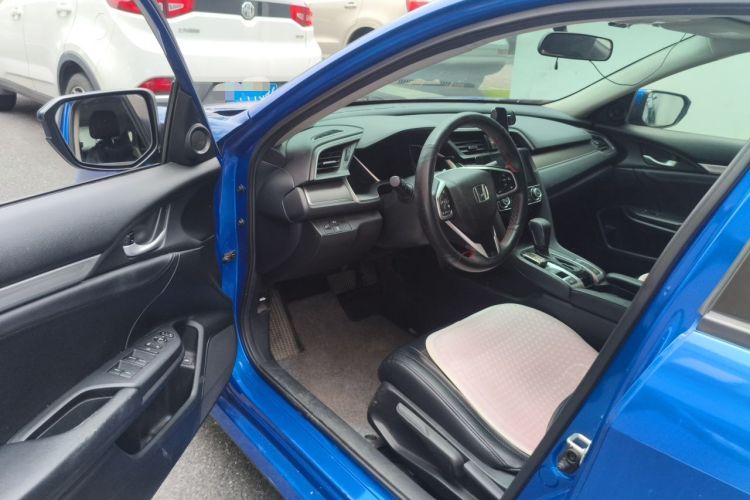 Used Honda Civic 2016 220TURBO CVT Luxury Edition Driver Seat