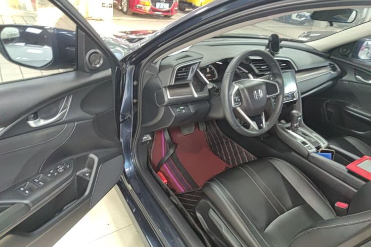 Used Honda Civic 2016 220TURBO CVT Luxury Edition Driver Seat
