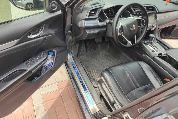 Used Honda Civic 2016 220TURBO CVT Luxury Edition Driver Seat