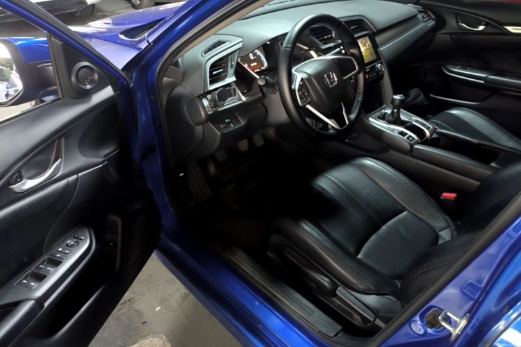 Used Honda Civic 2016 220TURBO Manual Luxury Edition Driver Seat