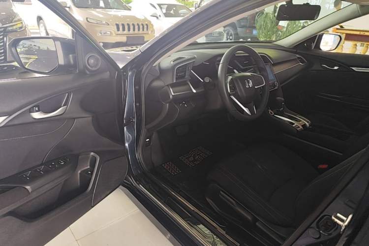 Used Honda Civic 2016 220TURBO CVT Luxury Edition Driver Seat