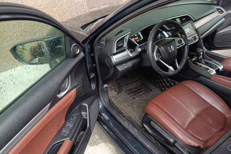 Used Honda Civic 2016 220TURBO CVT Luxury Edition Driver Seat