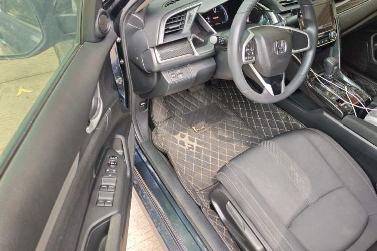 Used Honda Civic 2016 220TURBO CVT Luxury Edition Driver Seat