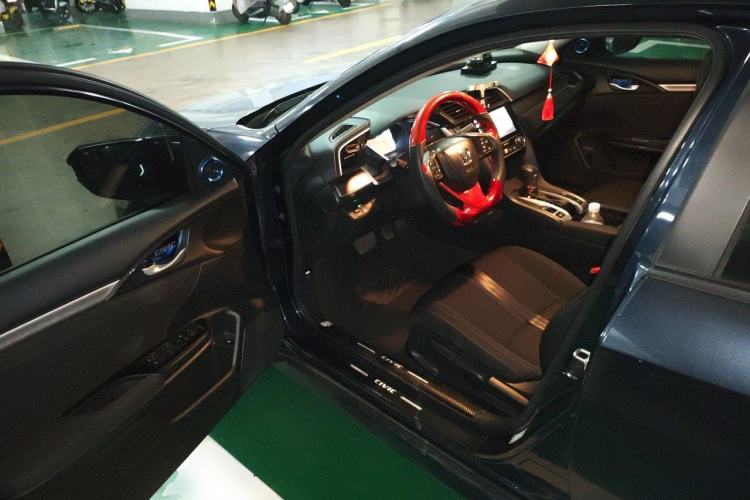 Used Honda Civic 2016 220TURBO CVT Luxury Edition Driver Seat