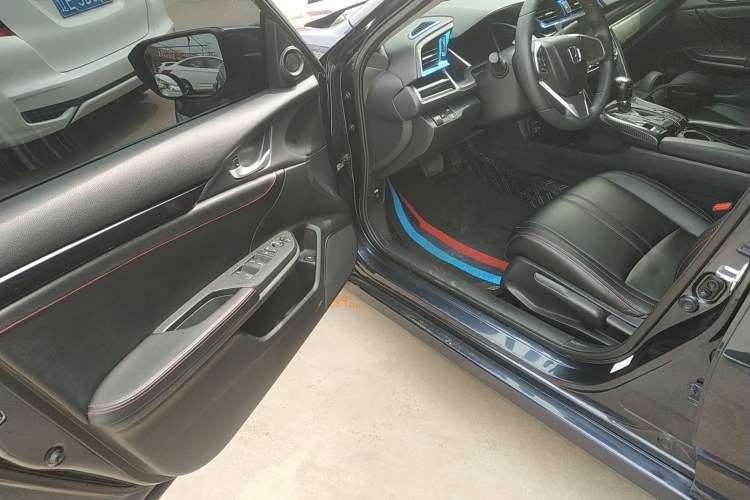 Used Honda Civic 2016 220TURBO CVT Luxury Edition Driver Seat