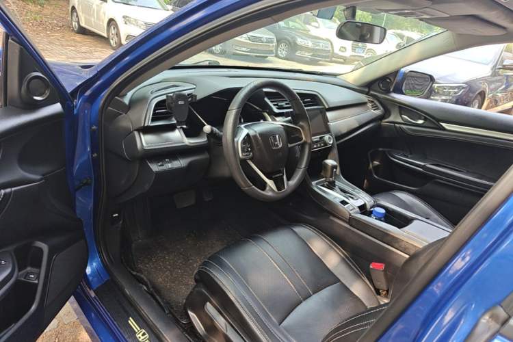 Used Honda Civic 2016 220TURBO CVT Luxury Edition Driver Seat